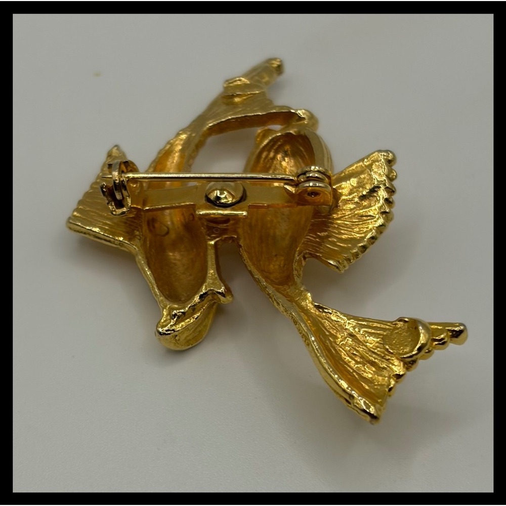 Vintage Double Koi Fish Brooch Gold Textured Animal Jewelry - Picture 5 of 5